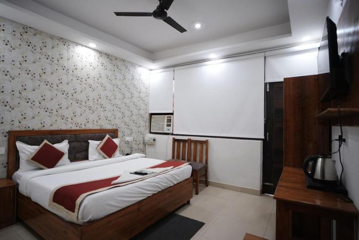 frolic hotel near sec 52 noida metro station