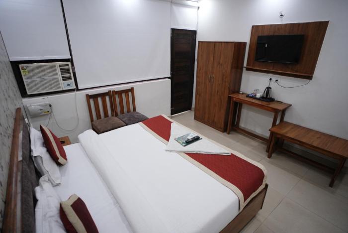 frolic hotel near sec 52 noida metro station