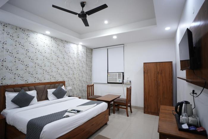 frolic hotel near sec 52 noida metro station