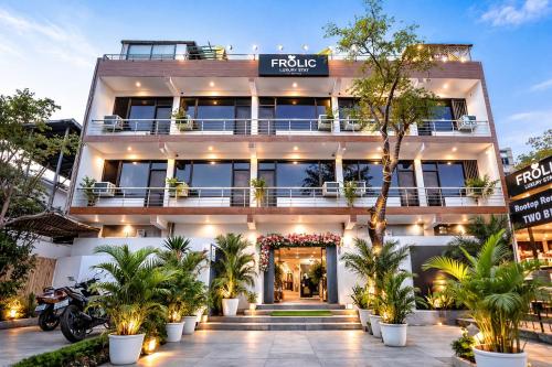 frolic hotel near sec 52 noida metro station