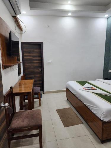 frolic hotel near sec 52 noida metro station