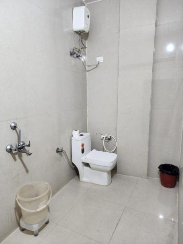 frolic hotel near sec 52 noida metro station