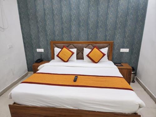 frolic hotel near sec 52 noida metro station