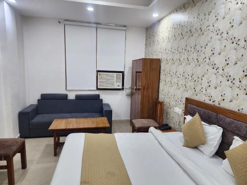 frolic hotel near sec 52 noida metro station