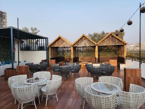 frolic hotel near sec 52 noida metro station