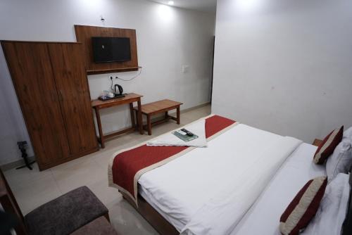 frolic hotel near sec 52 noida metro station