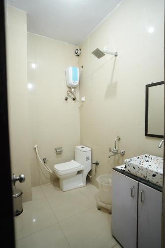 frolic hotel near sec 52 noida metro station