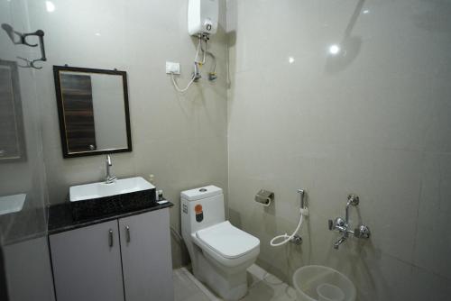 frolic hotel near sec 52 noida metro station