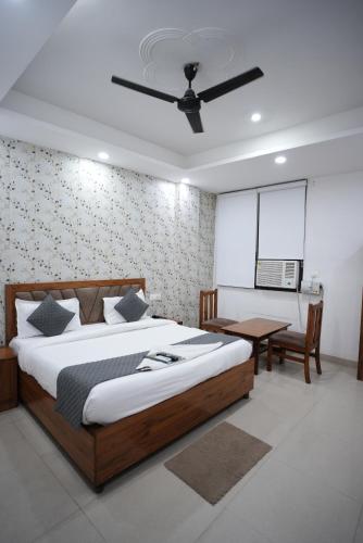 frolic hotel near sec 52 noida metro station