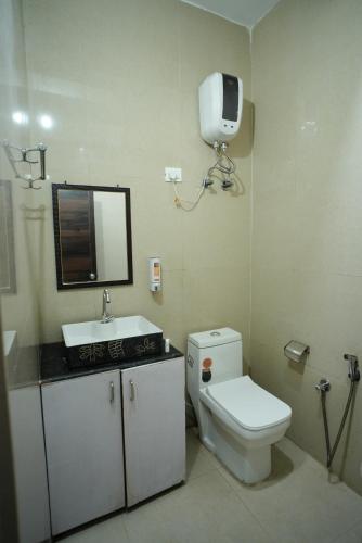 frolic hotel near sec 52 noida metro station
