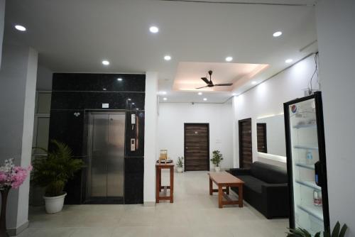 frolic hotel near sec 52 noida metro station