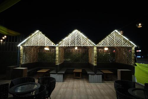frolic hotel near sec 52 noida metro station