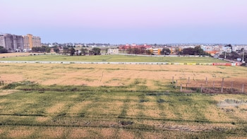 Cozy Den Hotel,,3 star