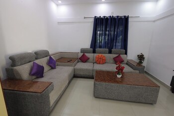 Taaraa Loca - Yoga Spiritual N Dorms,,2 star