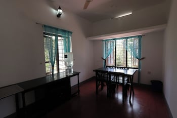 Taaraa Loca - Yoga Spiritual N Dorms,,2 star