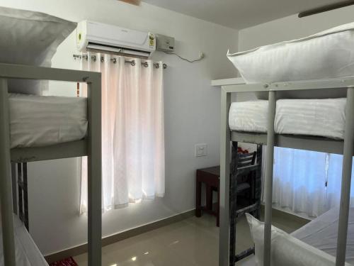 taaraa loca yoga spiritual n dorms