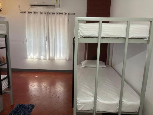 taaraa loca yoga spiritual n dorms