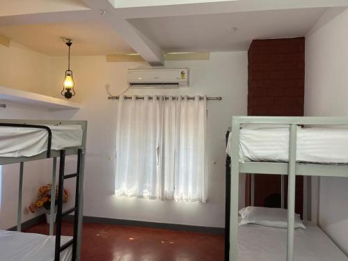 taaraa loca yoga spiritual n dorms