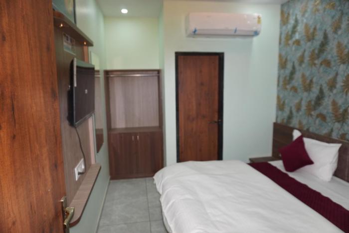 hotel neel kamal