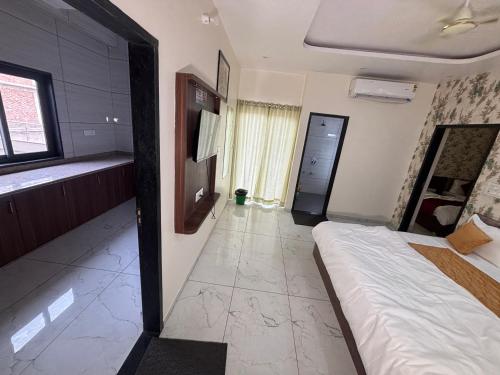 hotel neel kamal