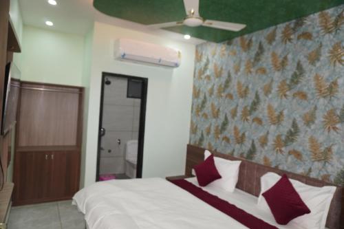 hotel neel kamal