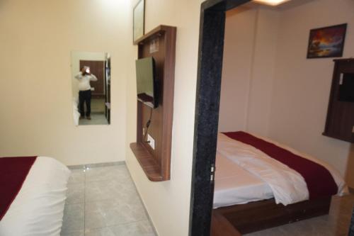 hotel neel kamal