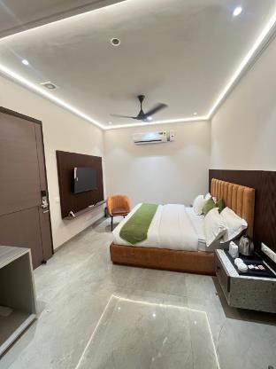 hotel cloud castle ludhiana