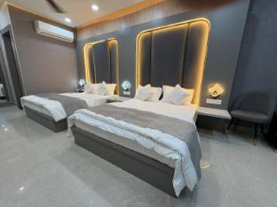 Hotel R J Heights,,2 star