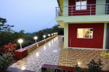 Red Soil Strawberry Farm Villa,,2 star