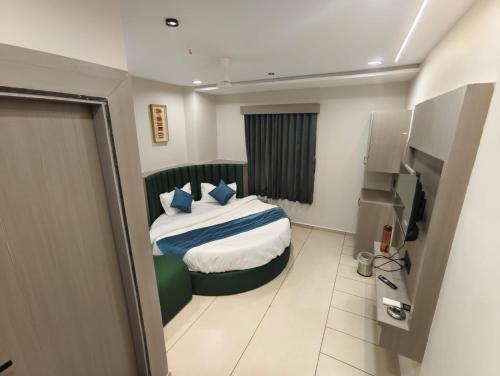 hotel signature bopal