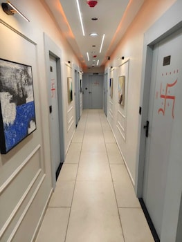 hotel signature bopal