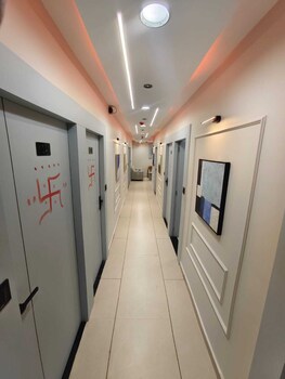 hotel signature bopal