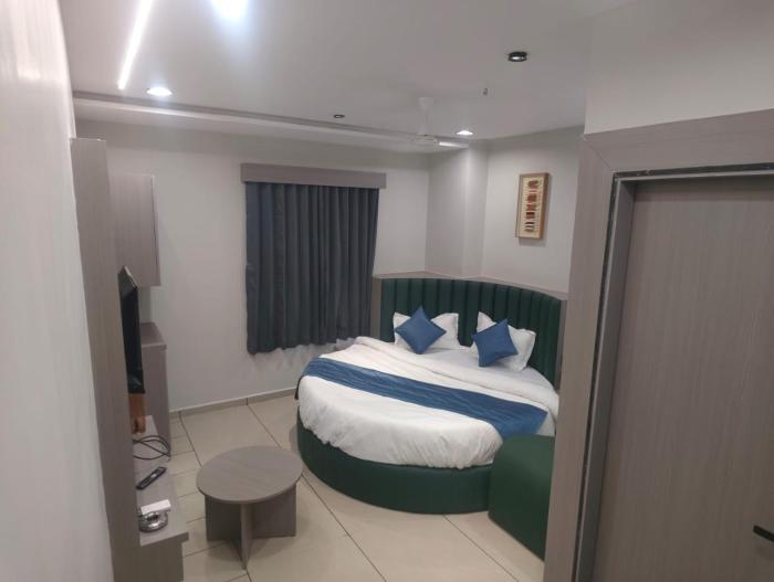 hotel signature bopal