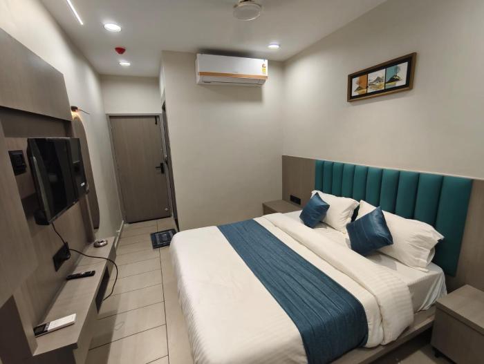 hotel signature bopal