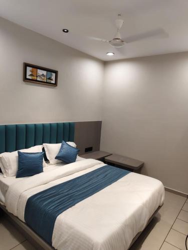 hotel signature bopal