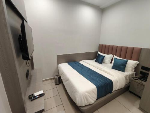 hotel signature bopal