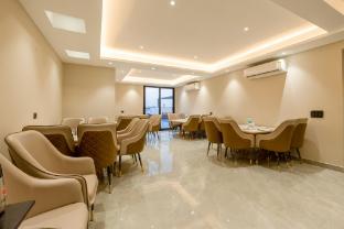 the embassy inn near indoor stadium and sector 11