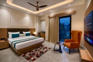 the embassy inn near indoor stadium and sector 11