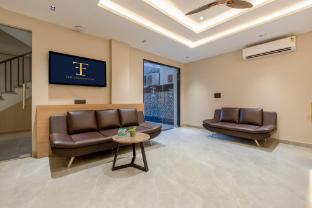 The Embassy Inn - Near Indoor Stadium & Sector 11,,3 star