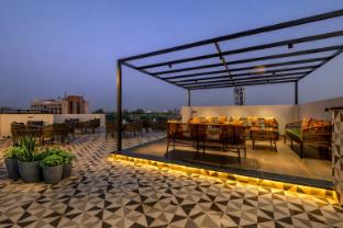 the embassy inn near indoor stadium and sector 11