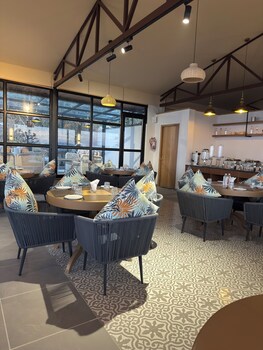 Divine Oak Stay,,2 star