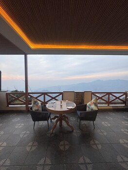 Divine Oak Stay,,2 star