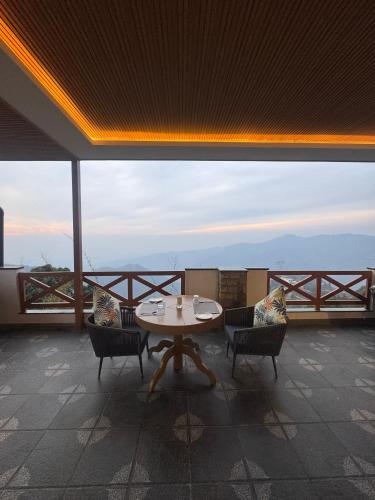 divine oak stay
