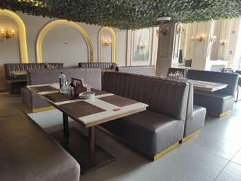 Hotel The Crown Prince,,3 star