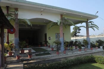 Royal Chuka Farm Stay,,2 star