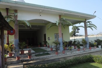 Royal Chuka Farm Stay,,2 star