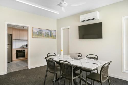 avenue west studio units