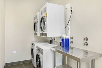 Avenue West Studio Units,,2 star