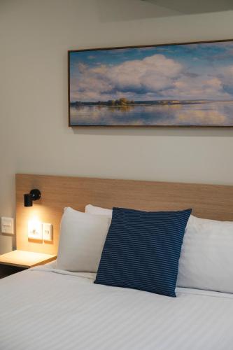 avenue west studio units