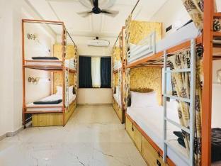 live free hostel dehradun